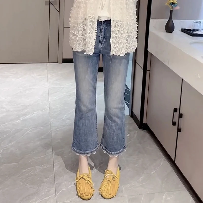 夏季女装窄版弹力微喇裤2025新款高腰显瘦洋气百搭蕾丝拼接牛仔裤