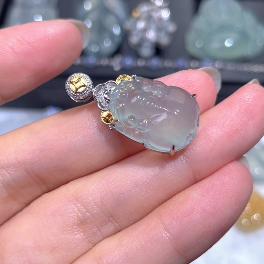 颈饰18K金镶嵌翡翠翡翠
