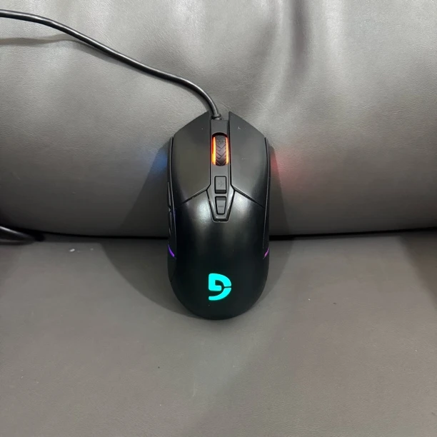 8新  富勒G6游戏RGB变光电竞鼠标usb接口有线 七档DPI调节变色