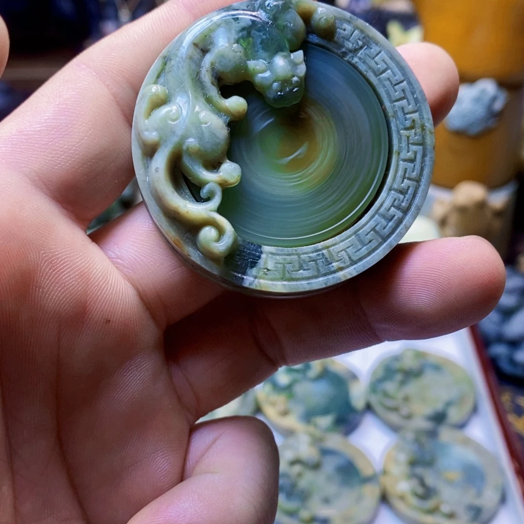 天***运蛇纹石玉未镶嵌颈饰