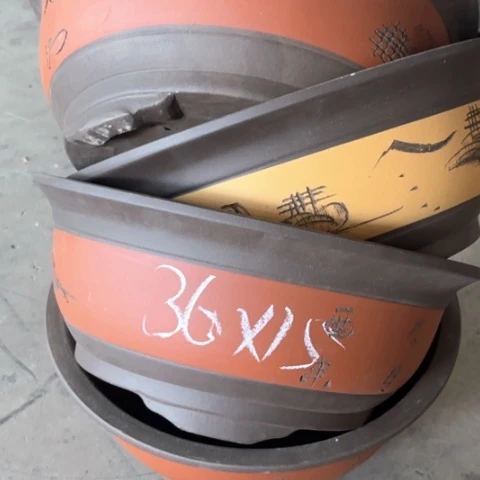 紫砂花盆110-4。    36-15