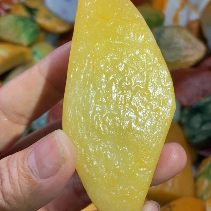 翡翠未镶嵌颈饰缅甸