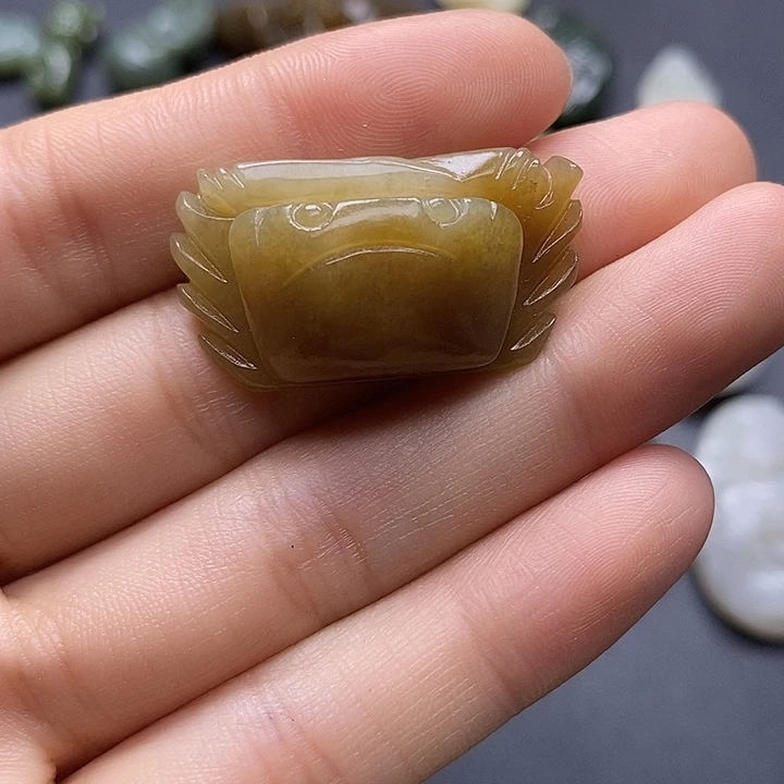颈饰未镶嵌和田玉?*