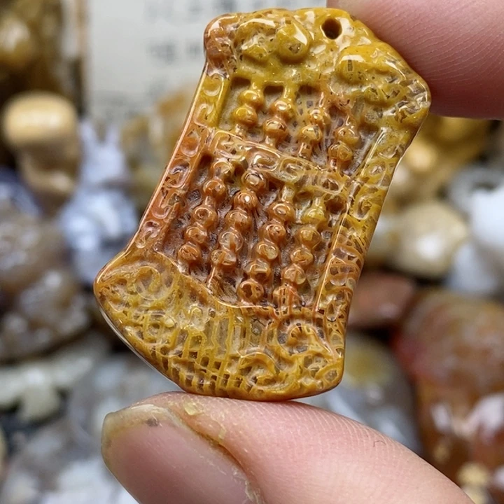颈饰未镶嵌硅化珊瑚（珊瑚玉）小