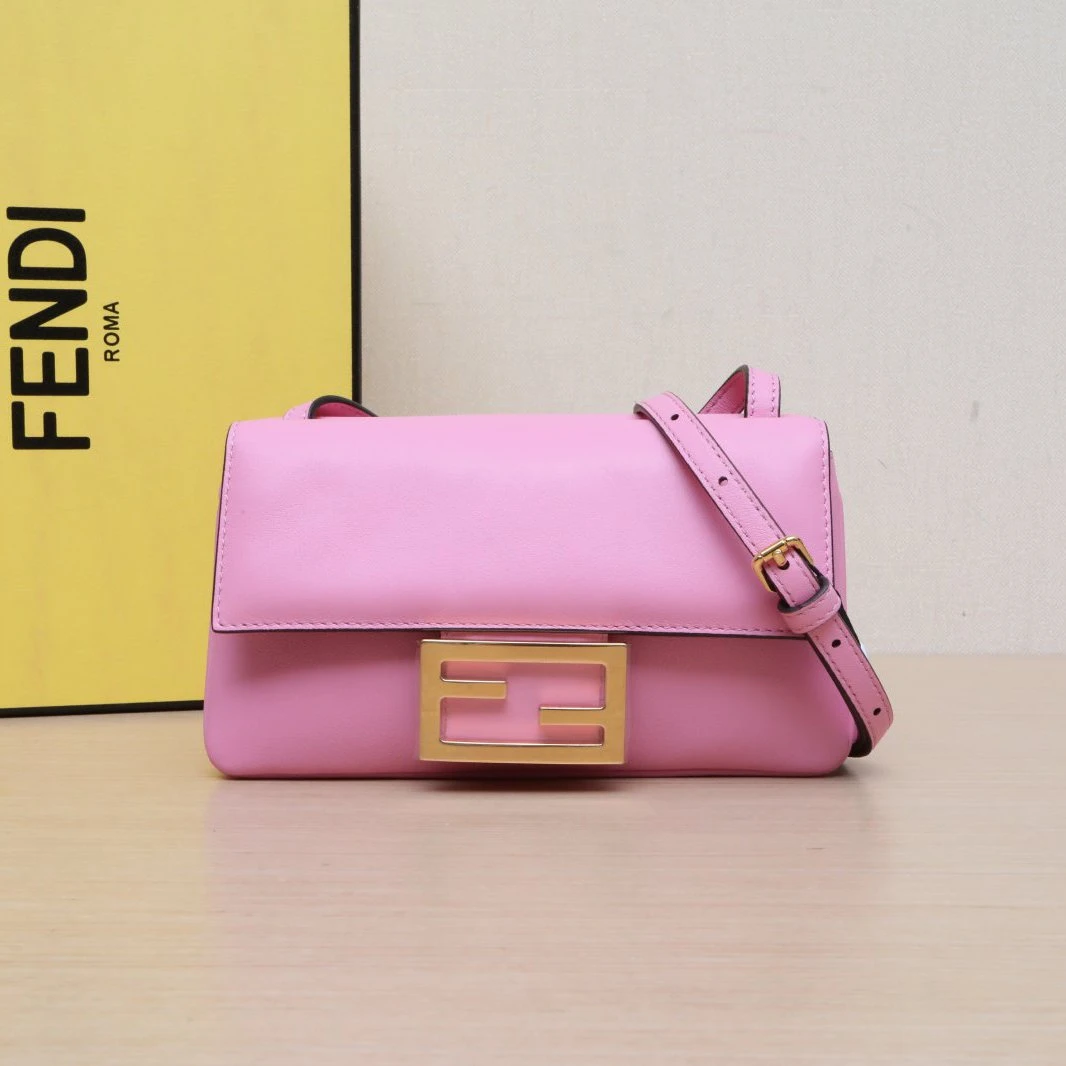 99新 FENDI/芬迪 小花黑黑 粉色 皮革C 法棍包 双面斜挎包071870