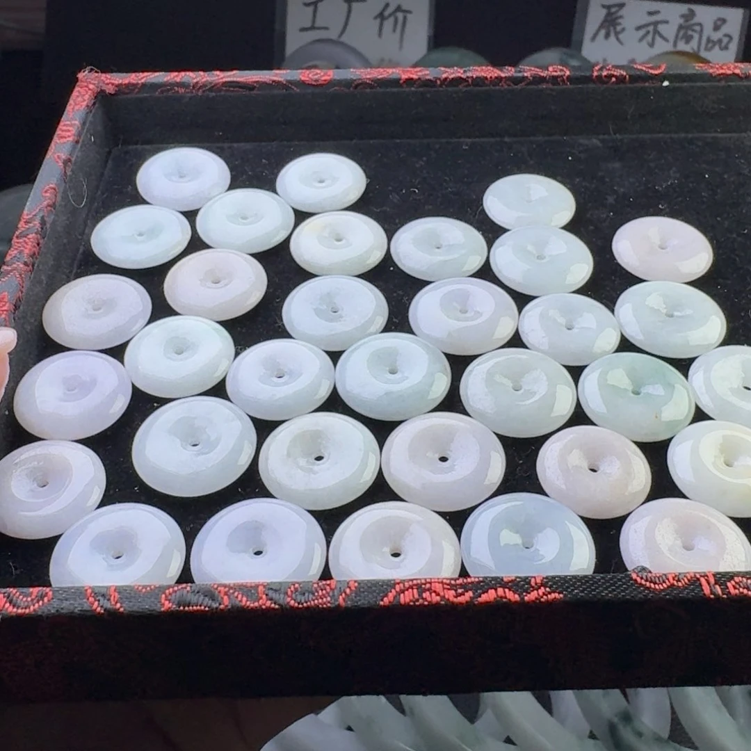 翡翠未镶嵌颈饰多样性发一件