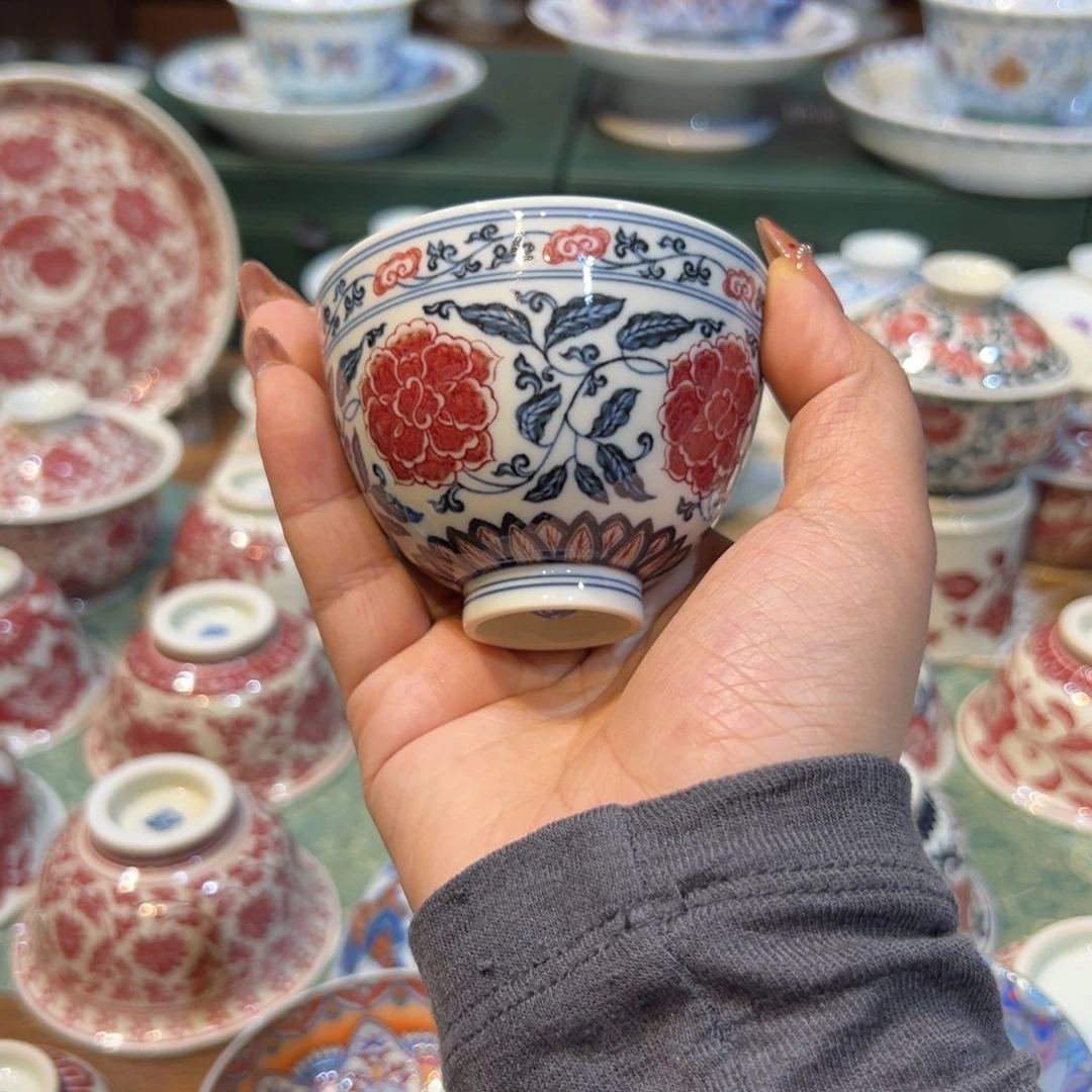 Y正绎堂缠枝莲釉里红鸡心