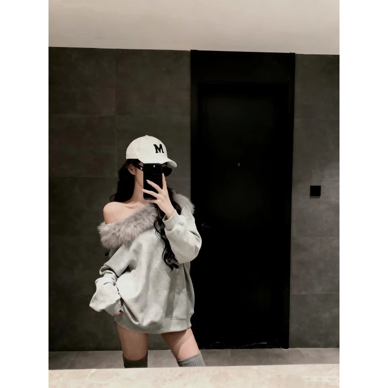 时髦美式复古辣妹设计感毛领斜肩长袖卫衣宽松慵懒露肩性感上衣
