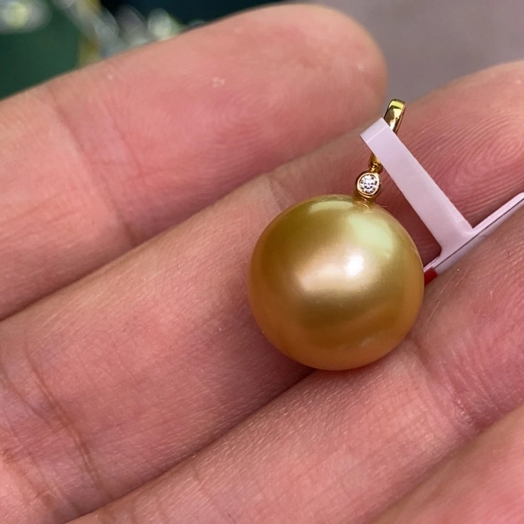 颈饰18K金镶嵌海水珍珠