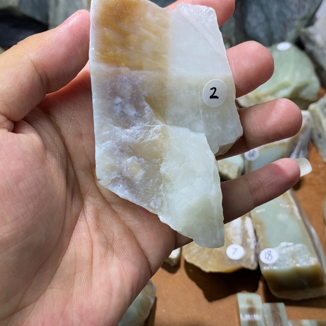 和田玉未镶嵌珠宝半成品快***鱼