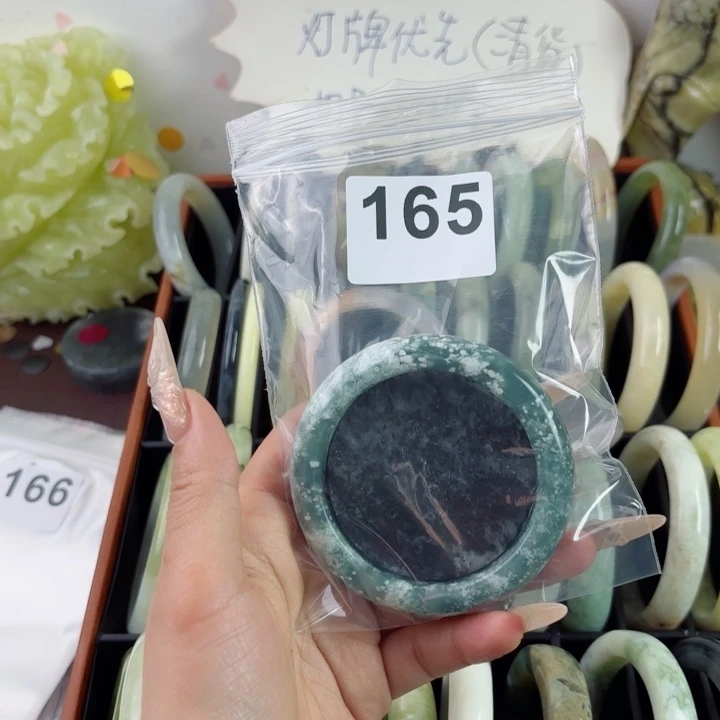 蛇纹石玉未镶嵌手镯来***萄