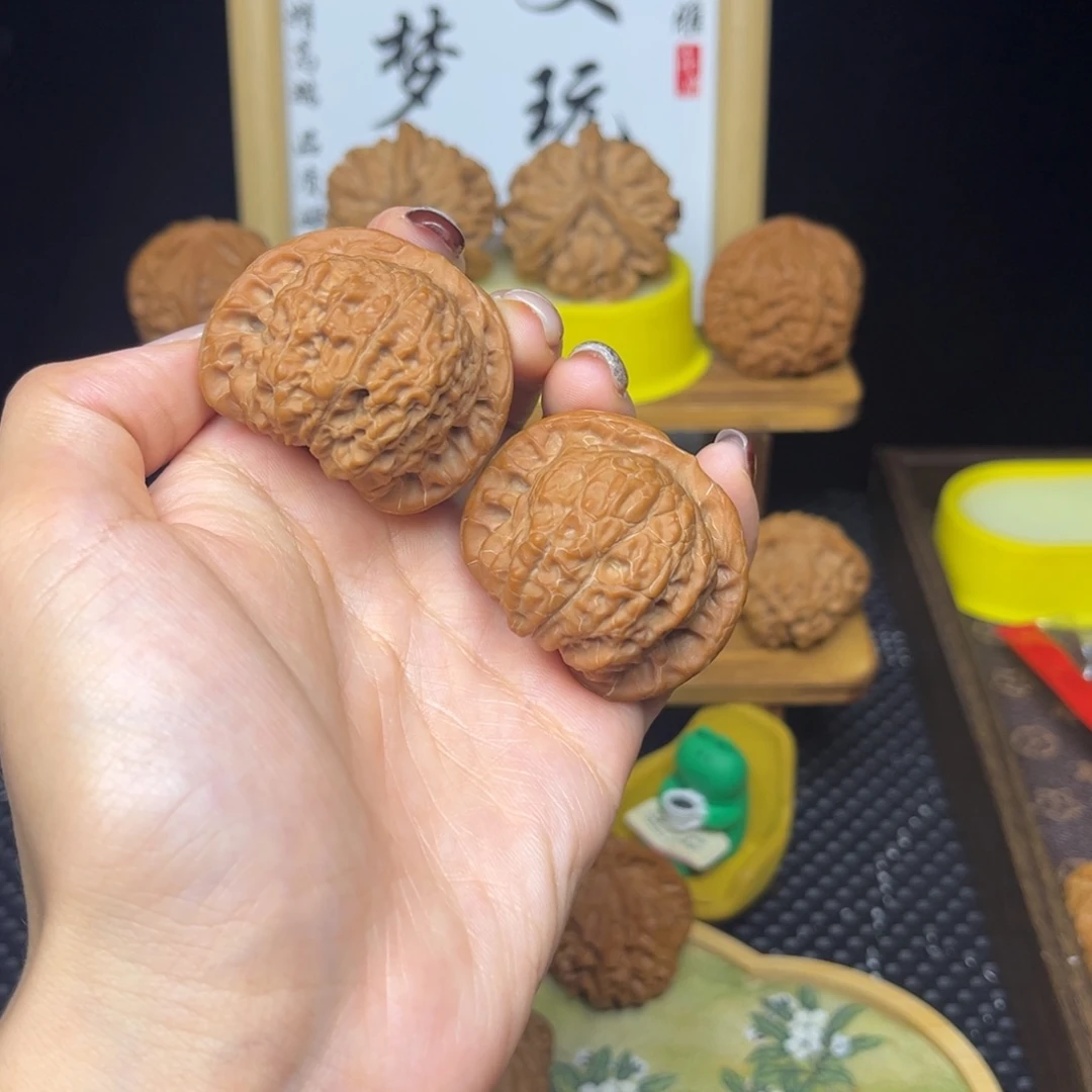 文玩核桃吊坠血麒麟42全白茬