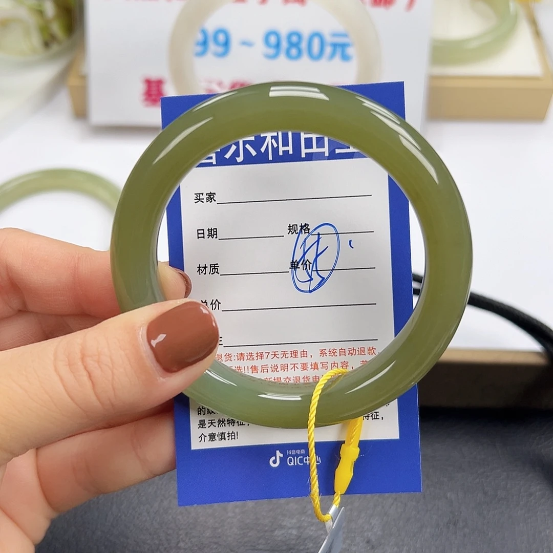 和田玉未镶嵌手镯