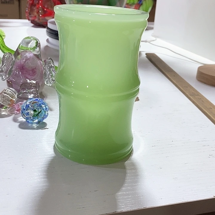 春***姐笔筒高15厘米口径8厘米