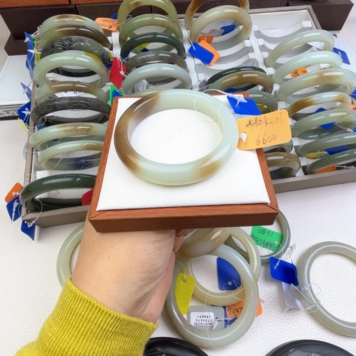 未镶嵌手镯和田玉七月