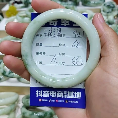 天***翼透闪石-蛇纹石玉未镶嵌手镯