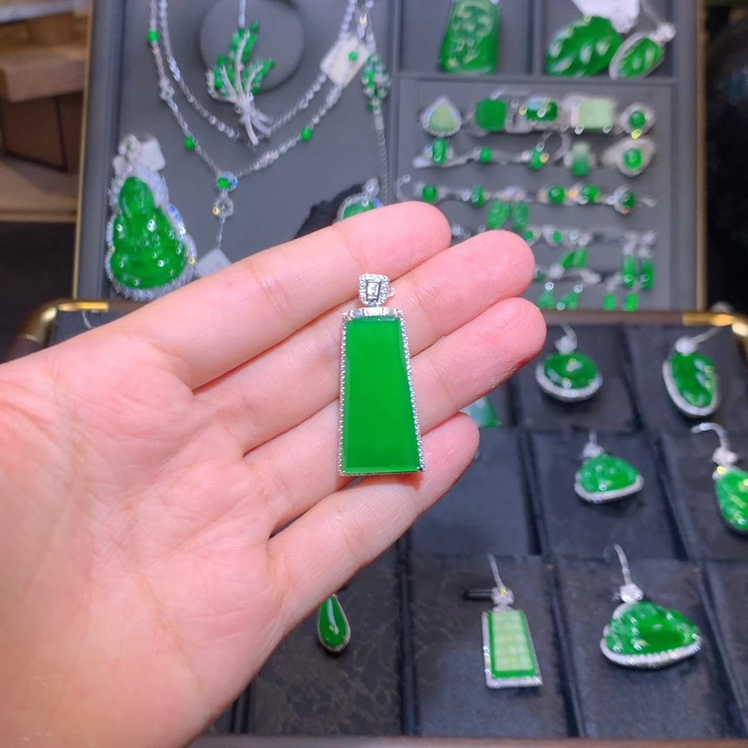 吊坠(不含链)18K金镶嵌翡翠无事牌吊坠