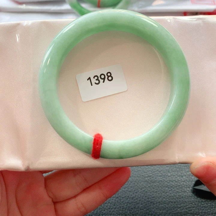 翡翠手镯未镶嵌天然翡翠手镯