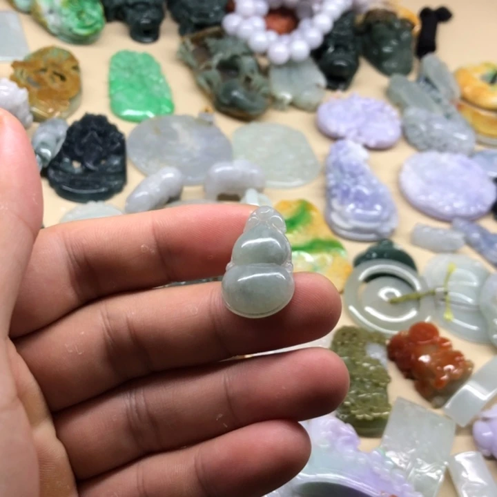 翡翠未镶嵌颈饰链接