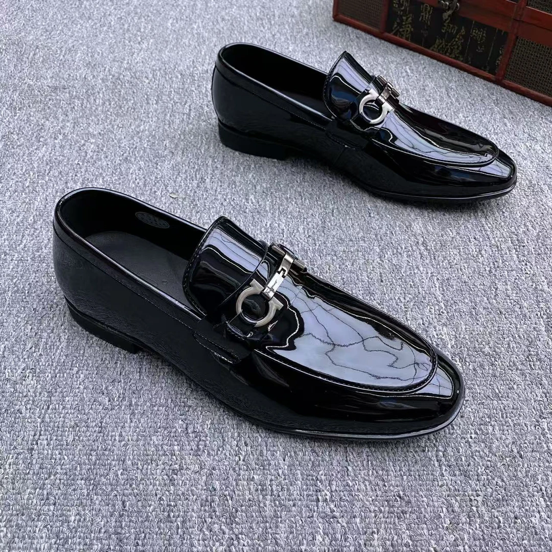 男鞋夏季新款男士英伦商务漆皮休闲小皮鞋时尚百搭一脚蹬鞋子男