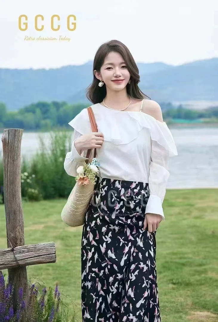 知恩白色露肩上衣 精致优雅知性