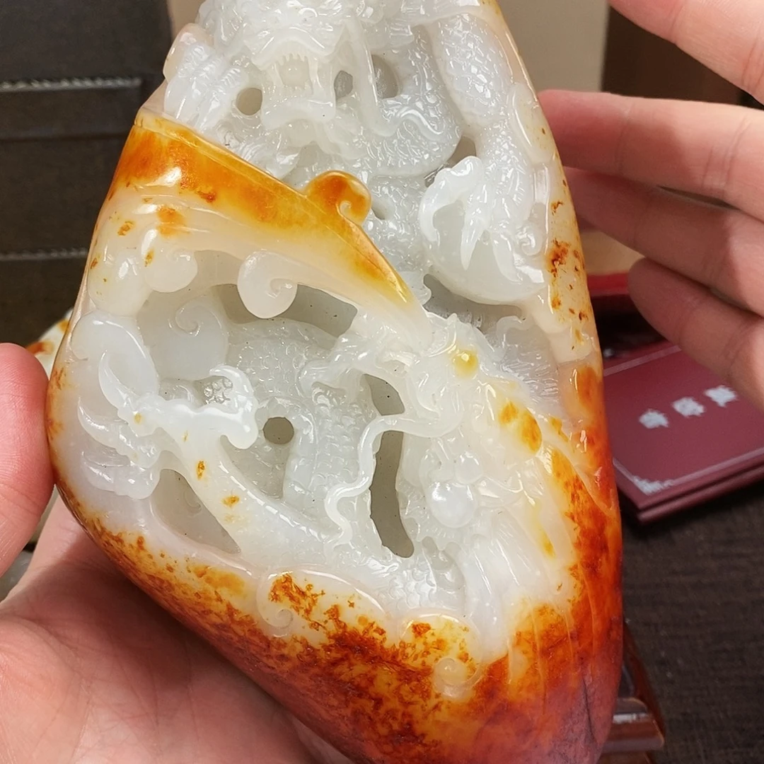 莫***子和田玉未镶嵌颈饰