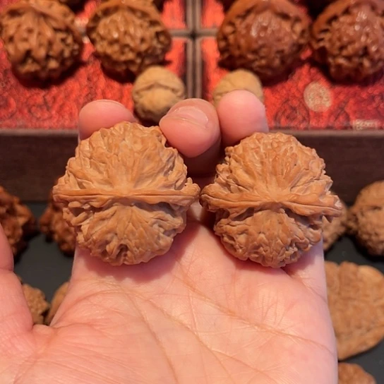 文玩核桃吊坠苹果园