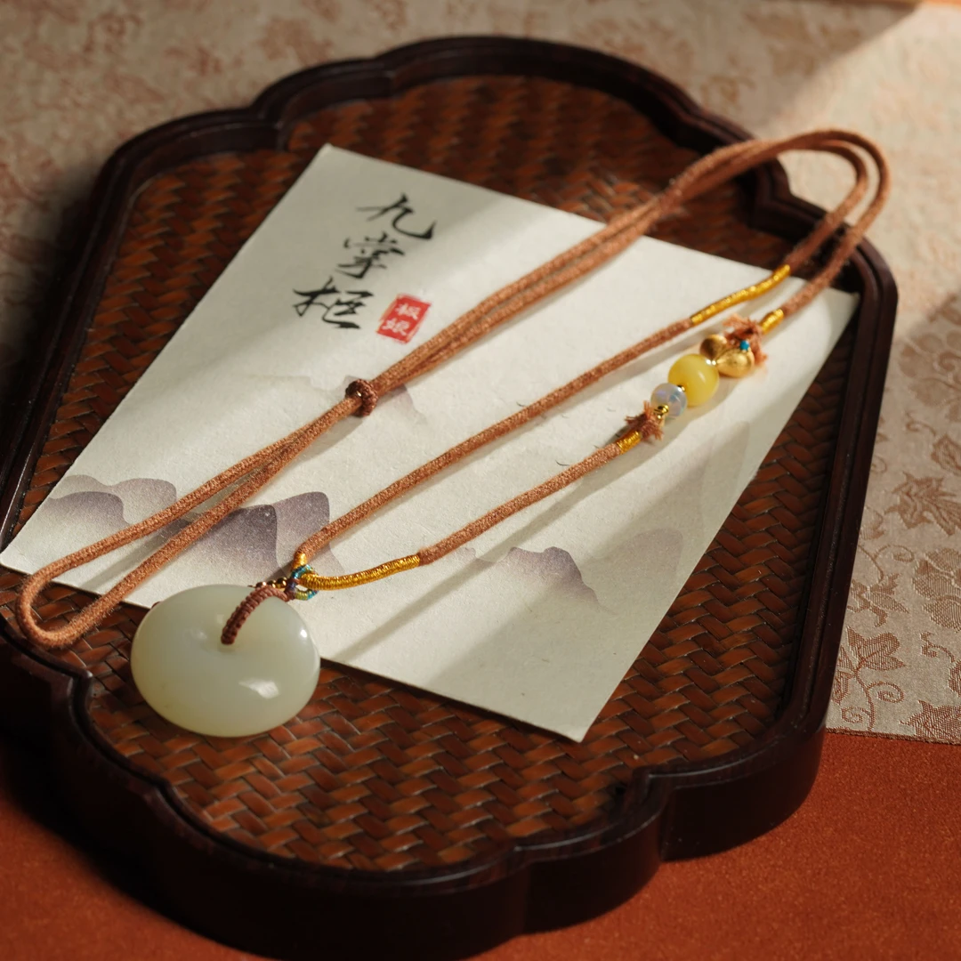 天然和田玉蜂蜜水平安扣吊坠项链—多样性发其一约（30*12）【JJ321】