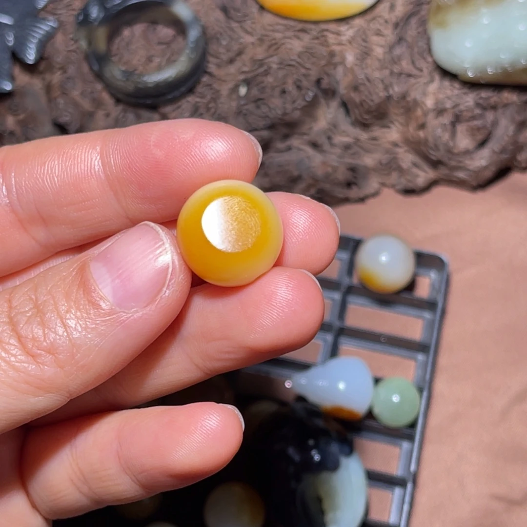 和田玉未镶嵌车挂