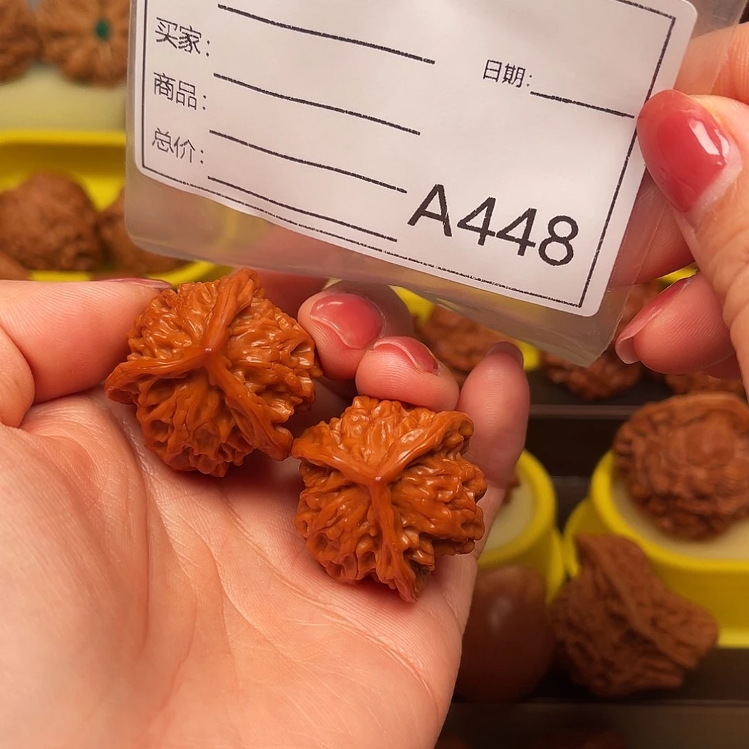 文玩核桃吊坠三棱