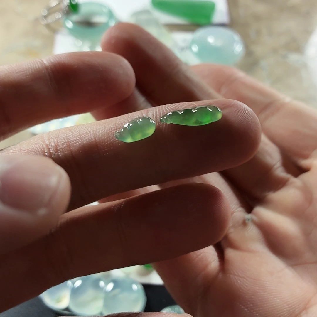 诚****翡翠未镶嵌颈饰翡翠