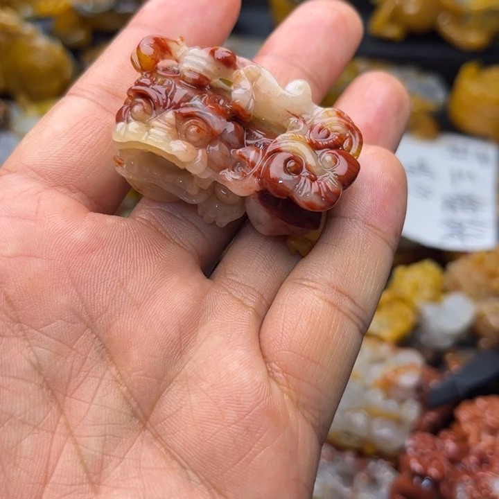 峰***玥石英质玉（黄龙玉）未镶嵌颈饰