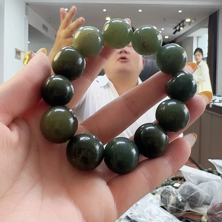 手链未镶嵌透闪石质玉瑕18圆