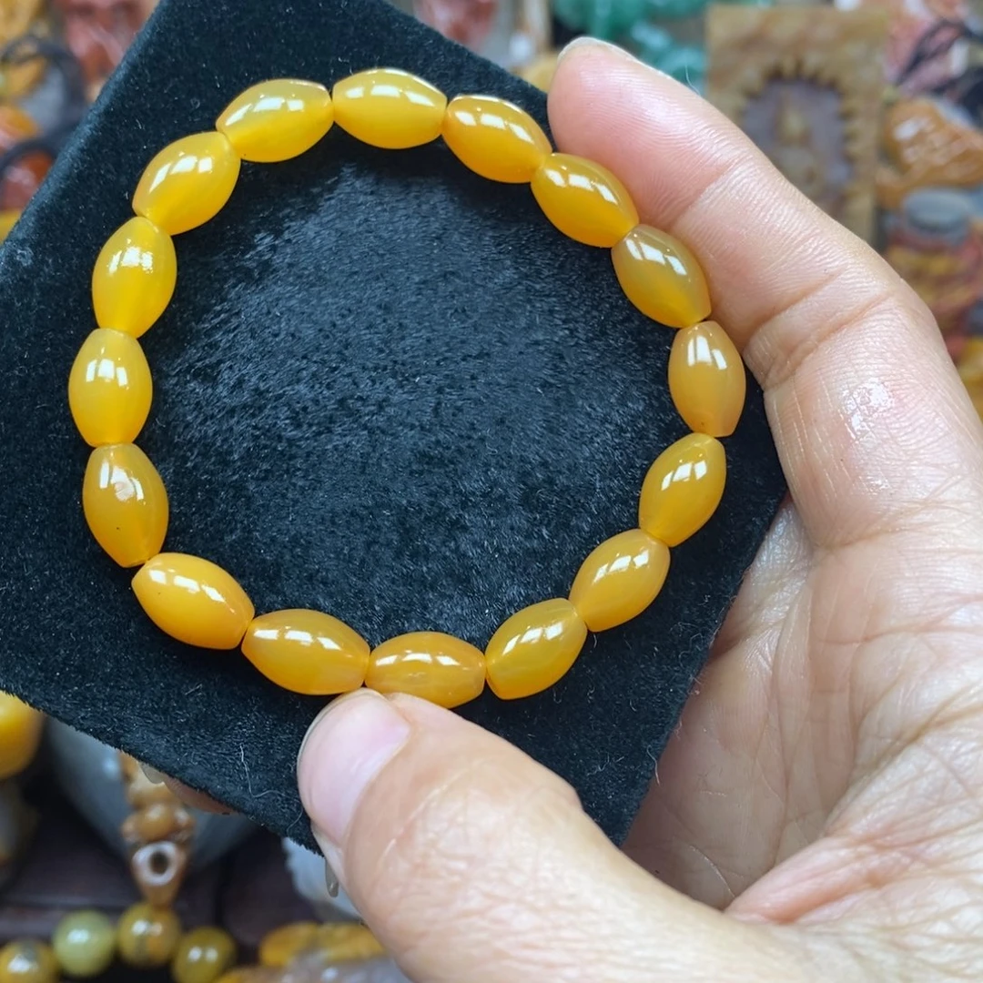 未镶嵌石英质玉（黄龙玉）颈饰