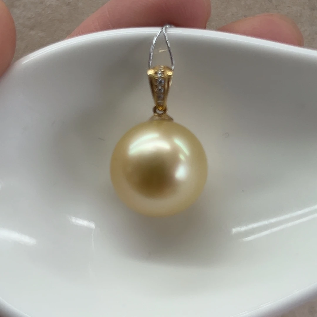 颈饰18K金镶嵌海水珍珠13.5mm