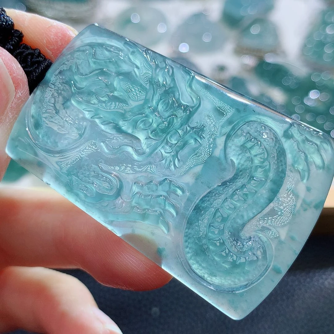 翡翠挂件未镶嵌翡翠