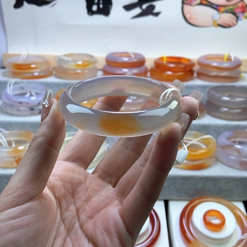 【闪购商品】玛瑙/玉髓手镯未镶嵌某***人