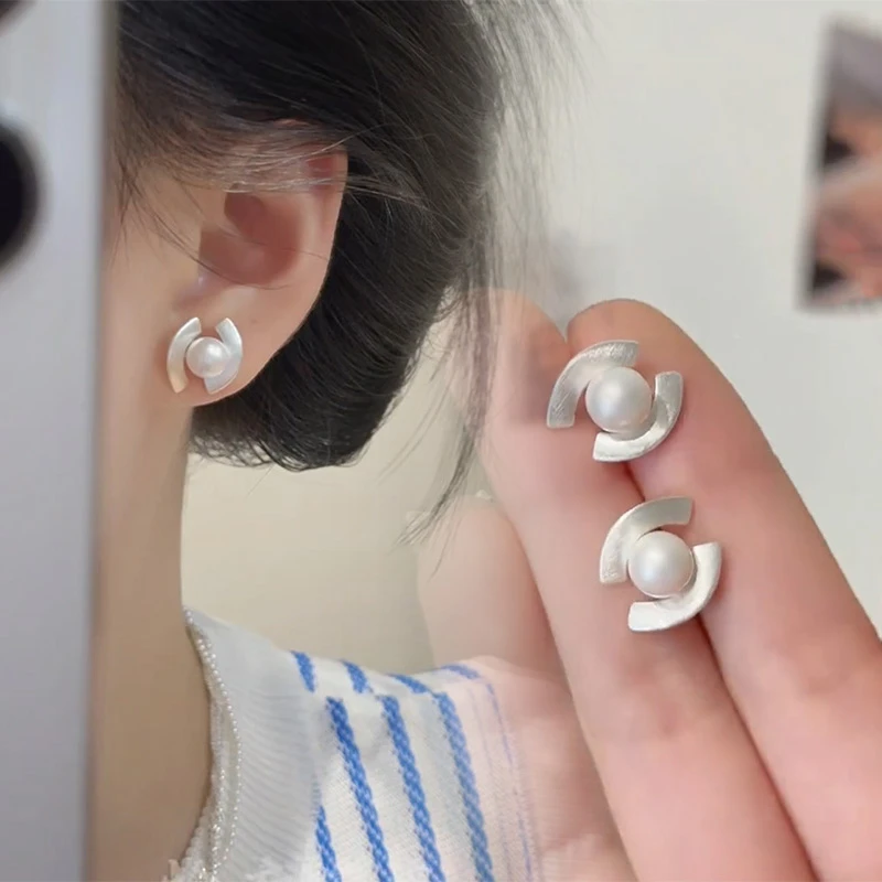 铜合金耳饰 法式小众简约珠珠孤形耳钉设计感ins风少女精致耳饰