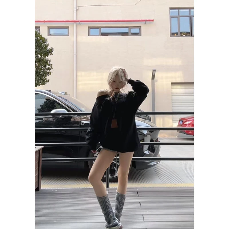 2025秋季新款简约高级感斜肩宽松长袖上衣高腰显瘦百搭休闲短裤女