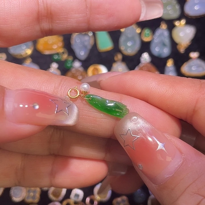 翡翠18K金镶嵌颈饰