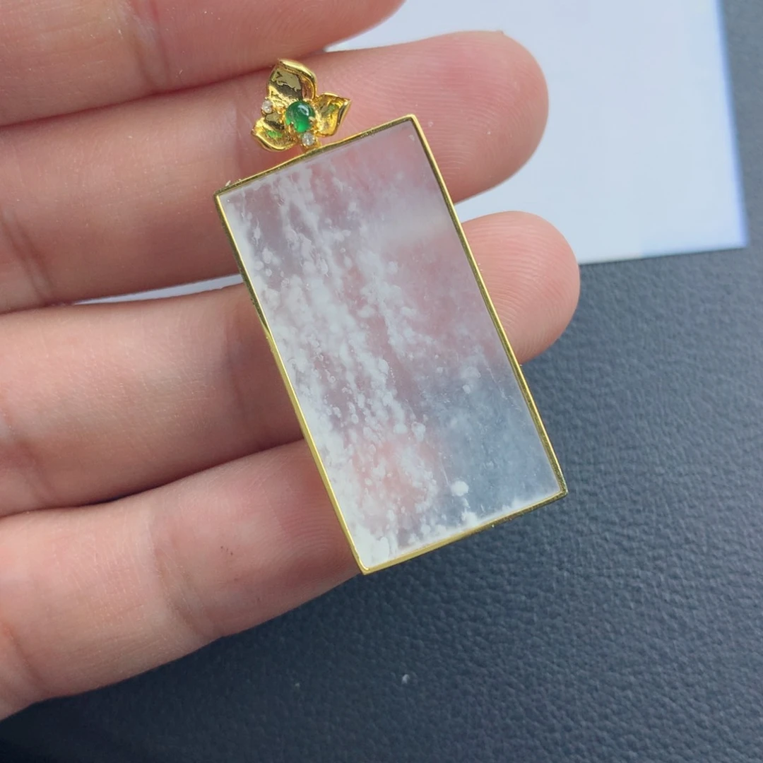 翡翠颈饰未镶嵌无事牌