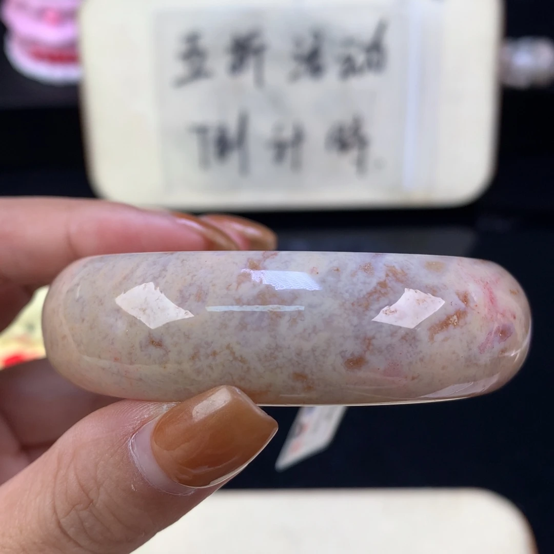 硅化珊瑚（珊瑚玉）未镶嵌颈饰精美手镯五折58.4口（104号）