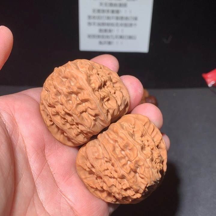 文玩核桃吊坠43白狮子有修