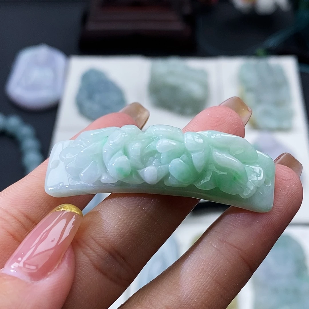 翡翠颈饰未镶嵌翡翠