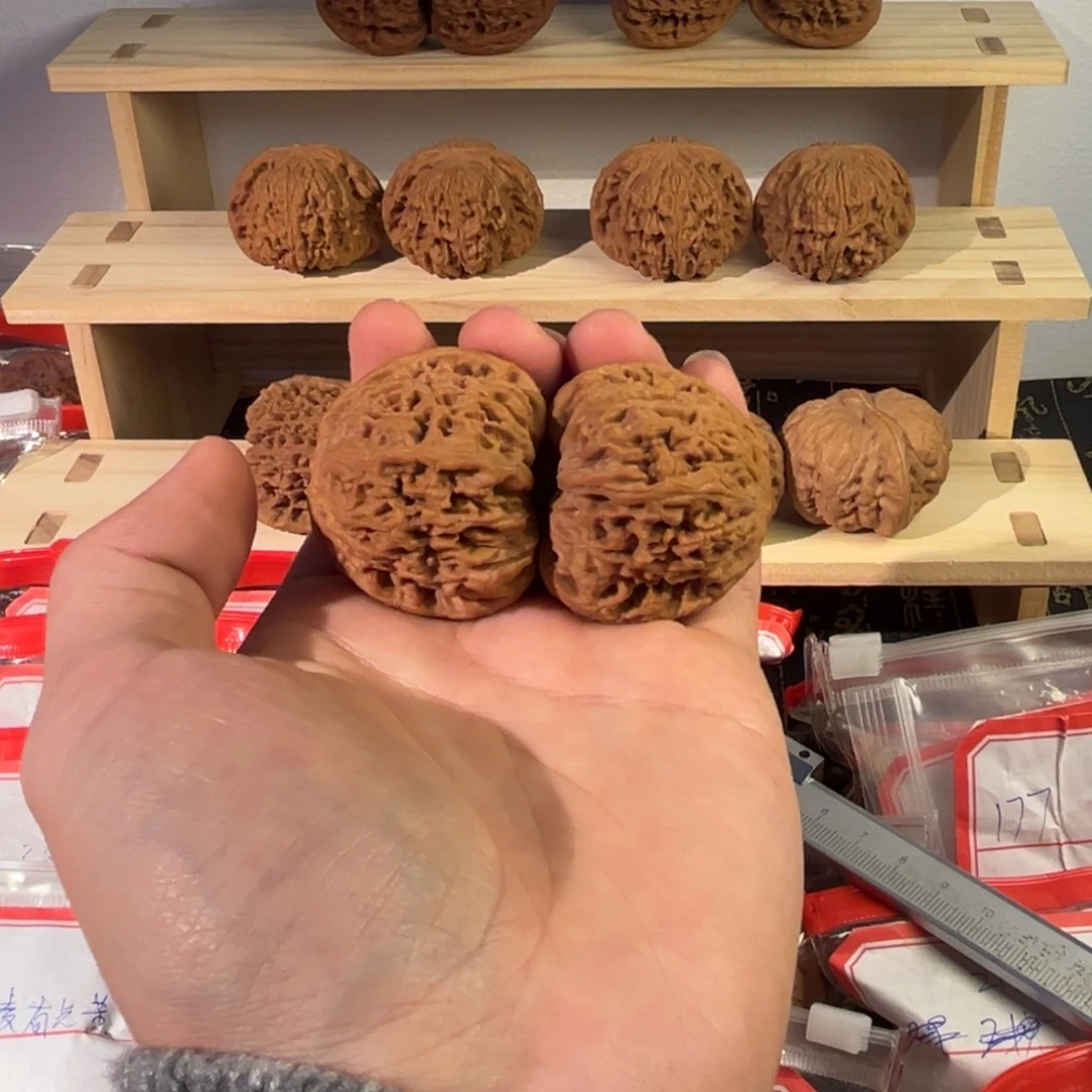 吊坠文玩核桃43南疆石棱有点黄