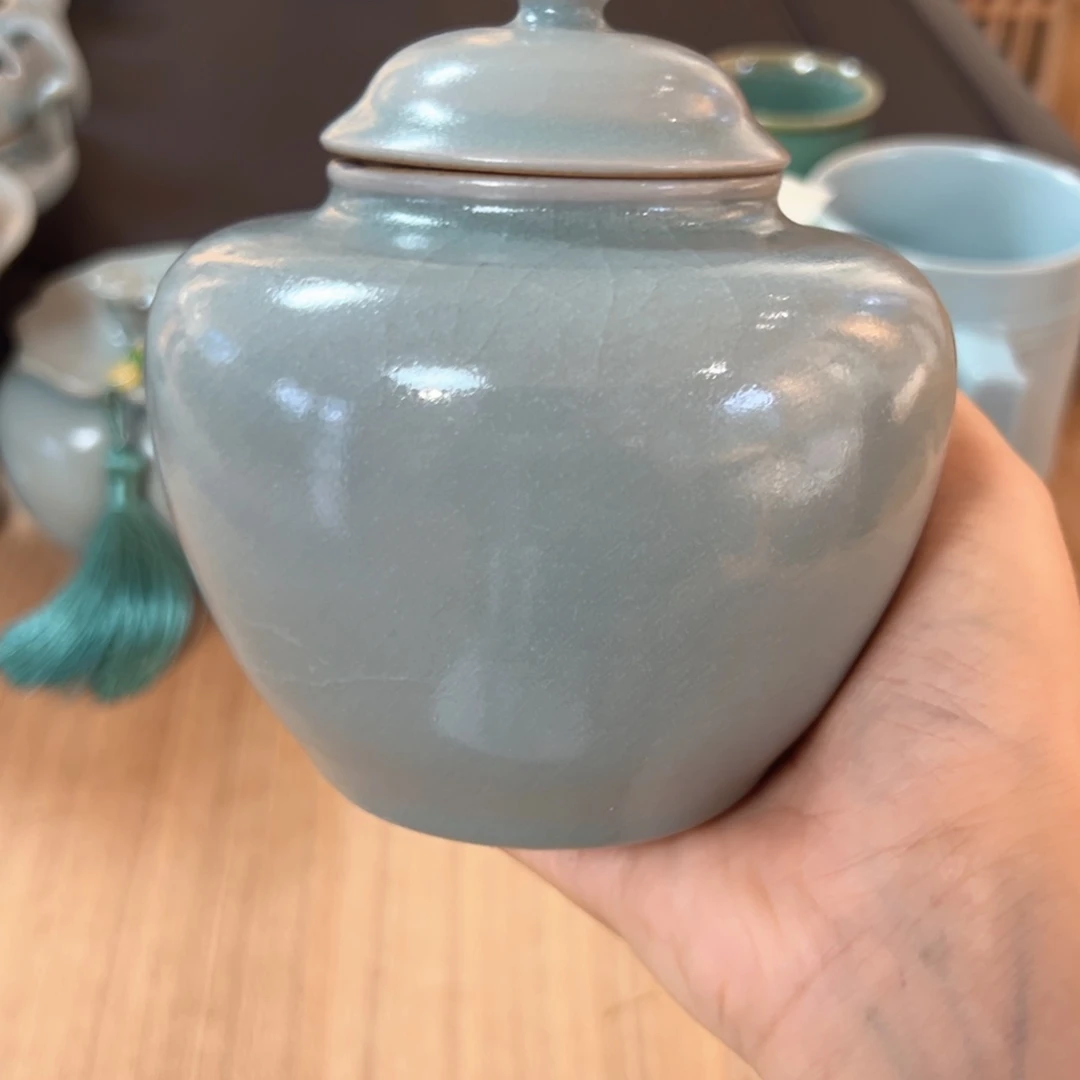 有***度瑕茶叶罐。