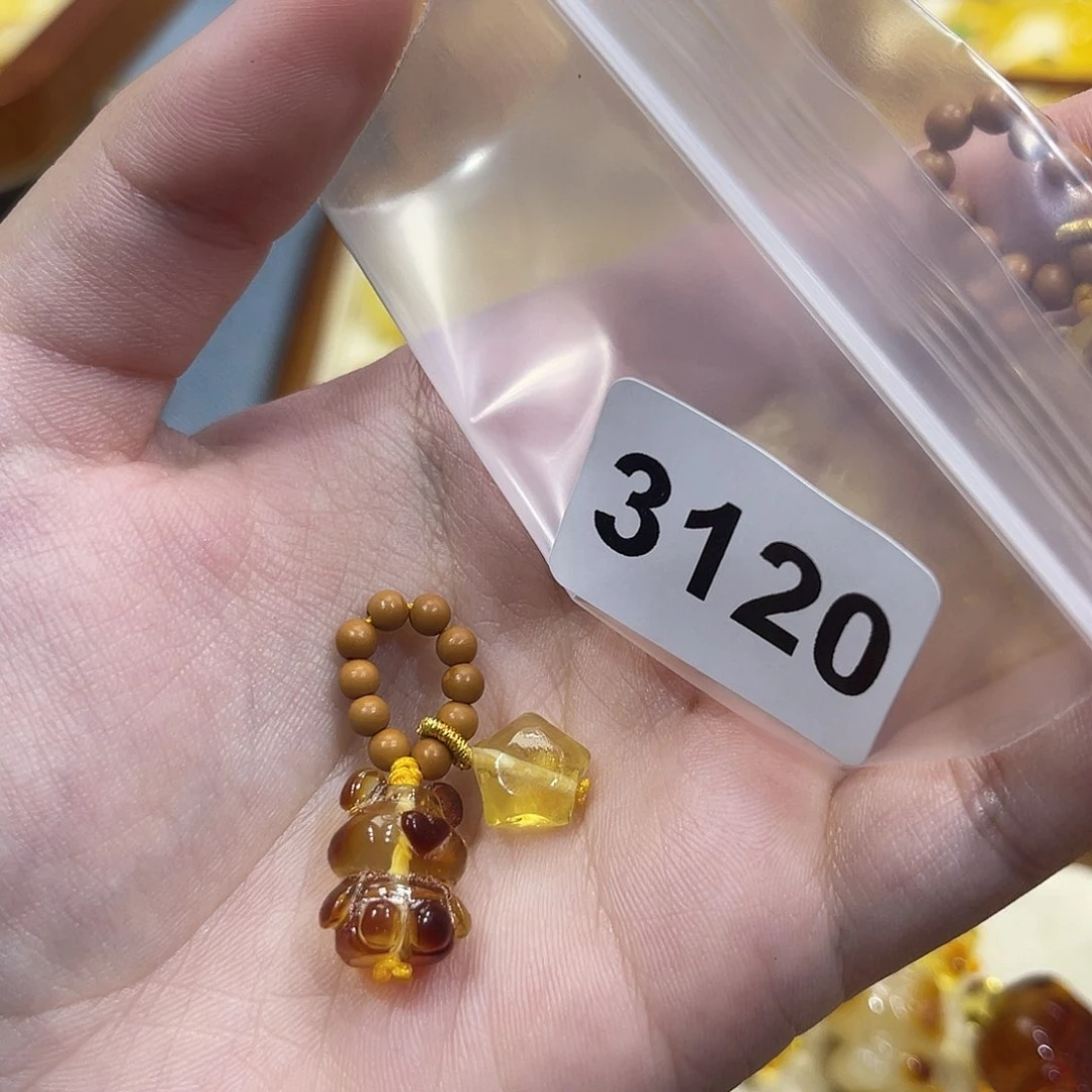 琥珀珠宝奇石未镶嵌