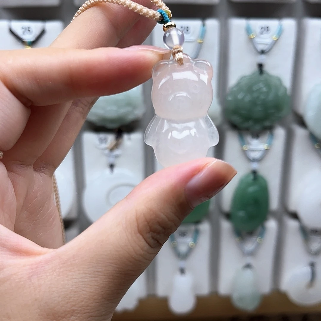颈饰未镶嵌石英质玉
