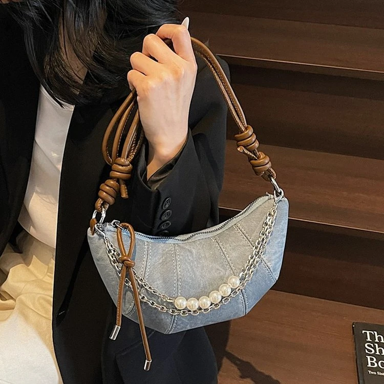 高级感小众包包女秋冬复古2025新款时尚斜挎牛角包女式通勤饺子包
