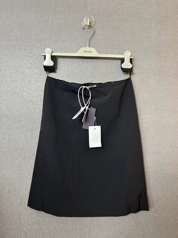 99新 Prada/普拉达 黑色短裙